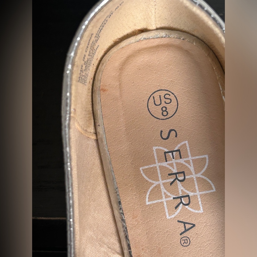 Serra Classic shimmering silver Mary Jane flats NWOT size 8 - Picture 7 of 8